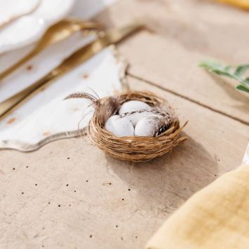 2 décorations à poser de Pâques - 2 nids et leurs 3 œufs - 2,5 x 6 cm