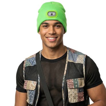 Homme souriant portant un bonnet fluo avec lampe LED frontale allumée, disponible en plusieurs couleurs éclatantes | jourdefete.com