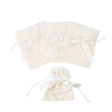 Pochons en tissu gaufré crème & blanc avec nœud en satin | jourdefete.com Pochons en tissu gaufré crème & blanc avec nœud en satin | jourdefete.com