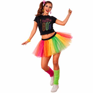 Femme joyeuse portant un déguisement des années 80 avec un t-shirt noir I love 80s fluo et un tutu multicolore | jourdefete.com