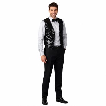 Homme souriant portant un gilet disco à sequins noirs étincelants et son nœud papillon festif | jourdefete.com
