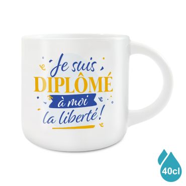 Grand mug blanc de 40cl avec lettrage bleu et or Je suis diplômé à moi la liberté et motifs festifs | jourdefete.com Grand mug blanc de 40cl avec lettrage bleu et or Je suis diplômé à moi la liberté et motifs festifs | jourdefete.com