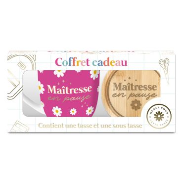 Coffret cadeau avec tasse rose à marguerites et sous-tasse en bois Maîtresse en pause pour la fin de l'année scolaire | jourdefete.com
