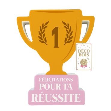 Trophée décoratif en bois avec coupe dorée numéro 1 et inscription Félicitations pour ta réussite, socle rose pour fêter l'obtention d'un diplôme | jourdefete.com Trophée décoratif en bois avec coupe dorée numéro 1 et inscription Félicitations pour ta réussite, socle rose pour fêter l'obtention d'un diplôme | jourdefete.com