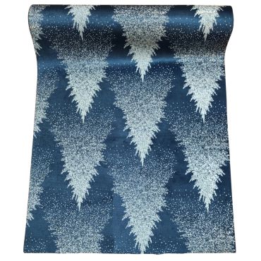 Chemin de table velours bleu marine motif sapins blancs 28 cm x 3 m | jourdefete.com Chemin de table velours bleu marine motif sapins blancs 28 cm x 3 m | jourdefete.com