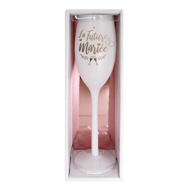 Une superbe flûte de champagne pour la future mariée | jourdefete.com Une superbe flûte de champagne pour la future mariée | jourdefete.com