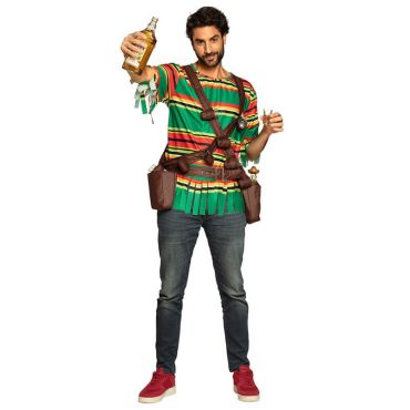 Homme déguisé en tequila shooter, poncho rayé vert, rouge et jaune, ceinture à bouteilles et verre à la main | jourdefete.com Homme déguisé en tequila shooter, poncho rayé vert, rouge et jaune, ceinture à bouteilles et verre à la main | jourdefete.com