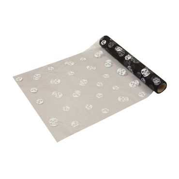Chemin de table en organza noir et blanc avec motifs têtes de mort pour décoration Halloween | jourdefete.com Chemin de table en organza noir et blanc avec motifs têtes de mort pour décoration Halloween | jourdefete.com