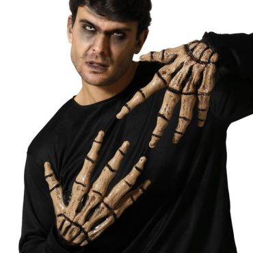 Homme portant des gants de monstre squelettique pour Halloween | jourdefete.com Homme portant des gants de monstre squelettique pour Halloween | jourdefete.com