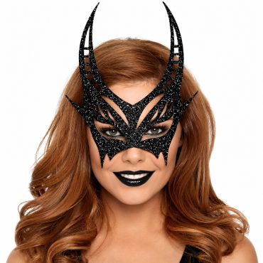 Loup de diablesse noir pailleté à cornes ajourées d'Halloween porté par une femme souriante au maquillage sombre | jourdefete.com Loup de diablesse noir pailleté à cornes ajourées d'Halloween porté par une femme souriante au maquillage sombre | jourdefete.com