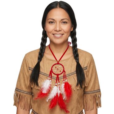 Femme avec tresses portant un collier attrape-rêve rouge et blanc avec des plumes naturelles sur une tenue beige à franges | jourdefete.com Femme avec tresses portant un collier attrape-rêve rouge et blanc avec des plumes naturelles sur une tenue beige à franges | jourdefete.com