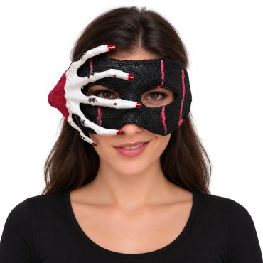 Masque loup noir Halloween en dentelle avec main de squelette blanche et gouttes de faux sang rouge sur le visage d'une femme | jourdefete.com
