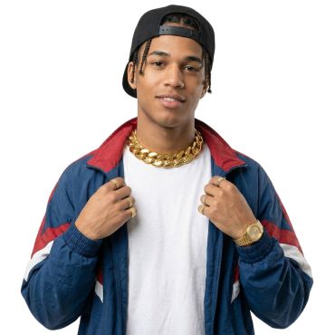 Homme portant une grosse chaîne en or bling-bling autour du cou | jourdefete.com Homme portant une grosse chaîne en or bling-bling autour du cou | jourdefete.com