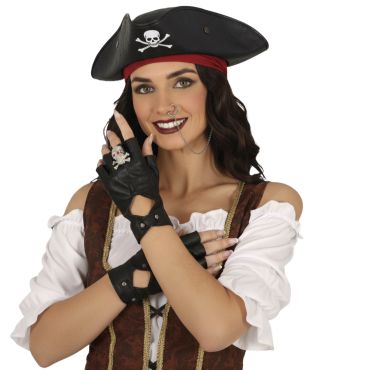 Femme déguisée en pirate portant un faux piercing reliant le nez à l'oreille par une chaîne et une bague tête de mort sur un gant noir | jourdefete.com Femme déguisée en pirate portant un faux piercing reliant le nez à l'oreille par une chaîne et une bague tête de mort sur un gant noir | jourdefete.com