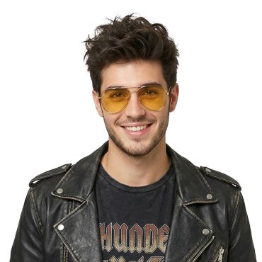 Portrait souriant d'un homme en blouson de cuir portant des lunettes de rockeur vintage à monture dorée fine et verres oranges transparents | jourdefete.com Portrait souriant d'un homme en blouson de cuir portant des lunettes de rockeur vintage à monture dorée fine et verres oranges transparents | jourdefete.com